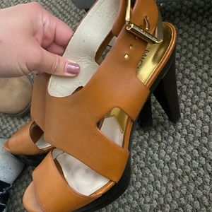 Micheal kors tan heels